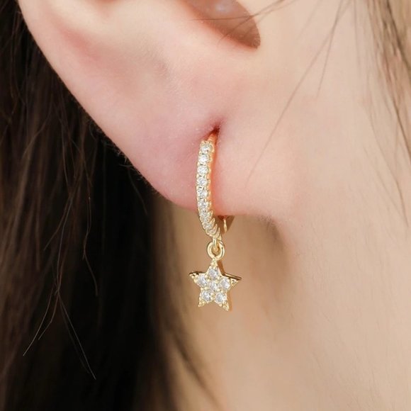 *NEW Gold Diamond Star Drop Huggie Hoop Earrings - Picture 1 of 8